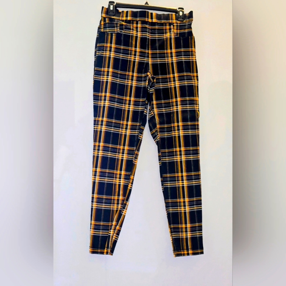 Women's pants size large (11-13) stretchy material and quite trendy.